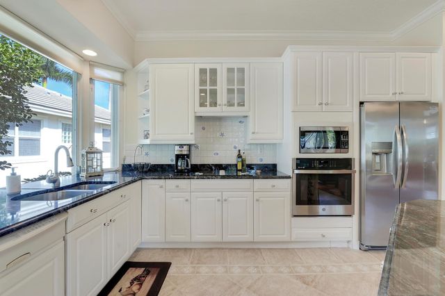 7982 SE Hempstead Circle, Hobe Sound, FL 33455