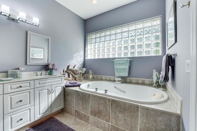 7982 SE Hempstead Circle, Hobe Sound, FL 33455