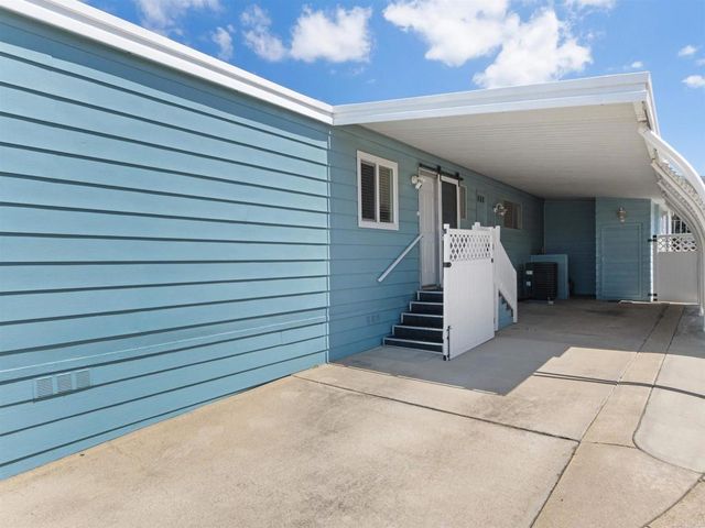 1506 Oak Drive 12, Vista, CA 92084