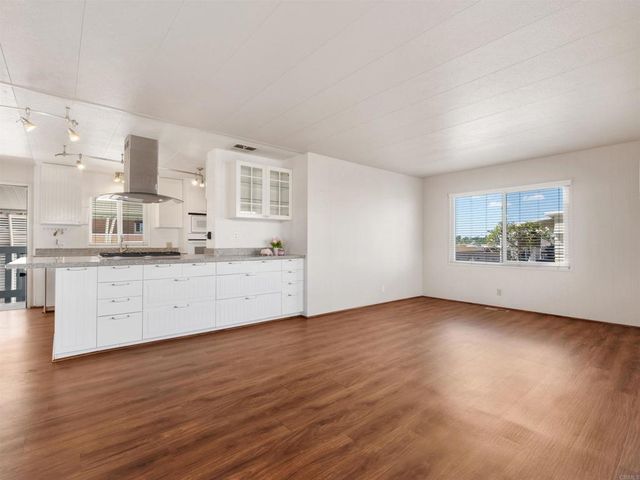 1506 Oak Drive 12, Vista, CA 92084