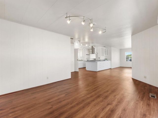 1506 Oak Drive 12, Vista, CA 92084