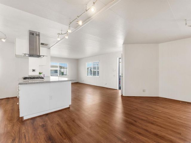 1506 Oak Drive 12, Vista, CA 92084