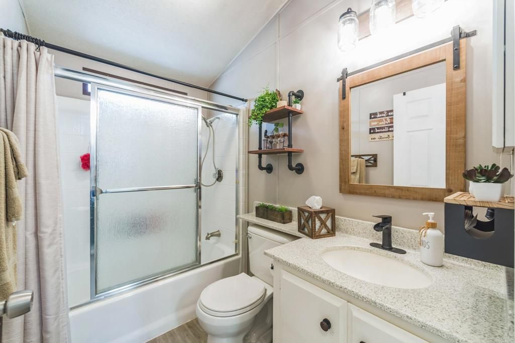 Image 13 of property listing at 27250 Murrieta Road 364, Menifee, CA 92586