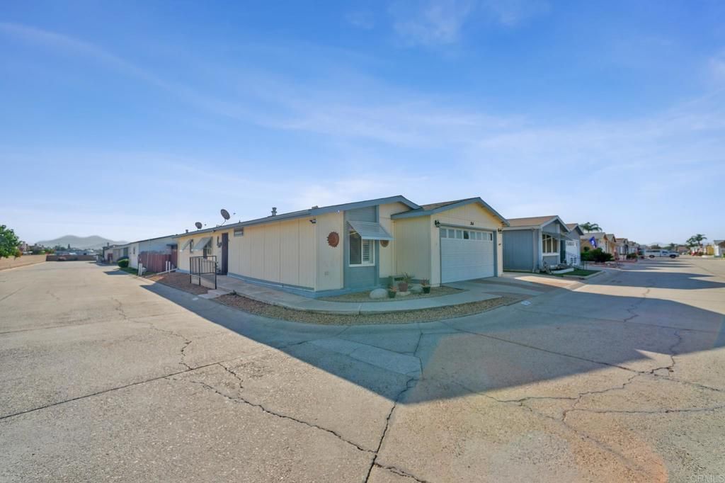 Image 5 of property listing at 27250 Murrieta Road 364, Menifee, CA 92586