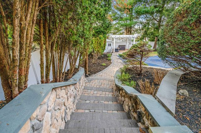 310 Terry Road, Smithtown, NY 11787