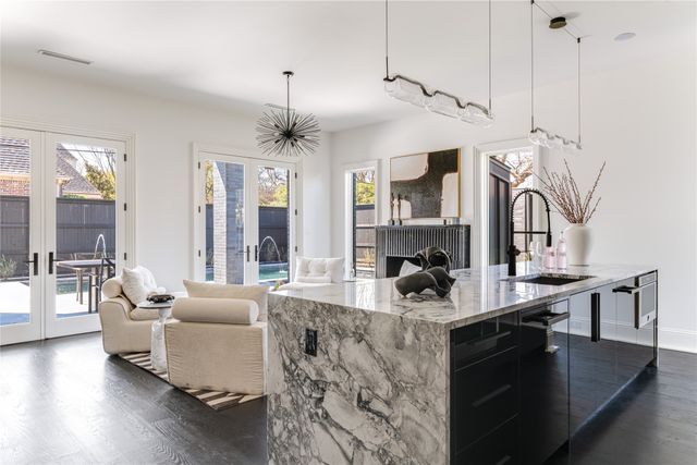 6404 Lakehurst Avenue, Dallas, TX 75230