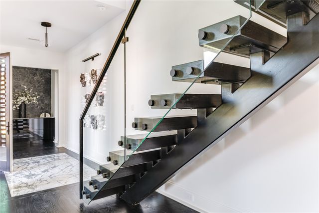 6404 Lakehurst Avenue, Dallas, TX 75230