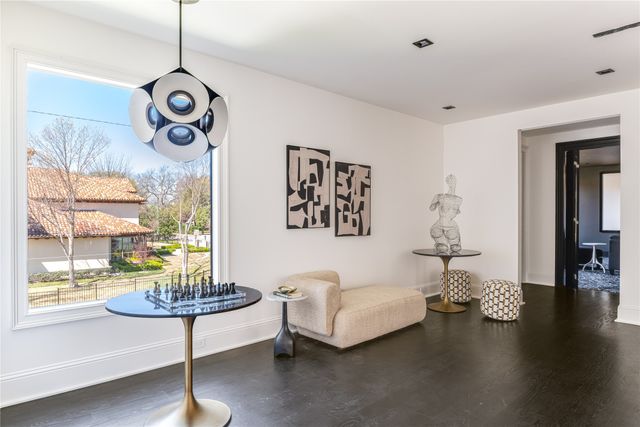 6404 Lakehurst Avenue, Dallas, TX 75230