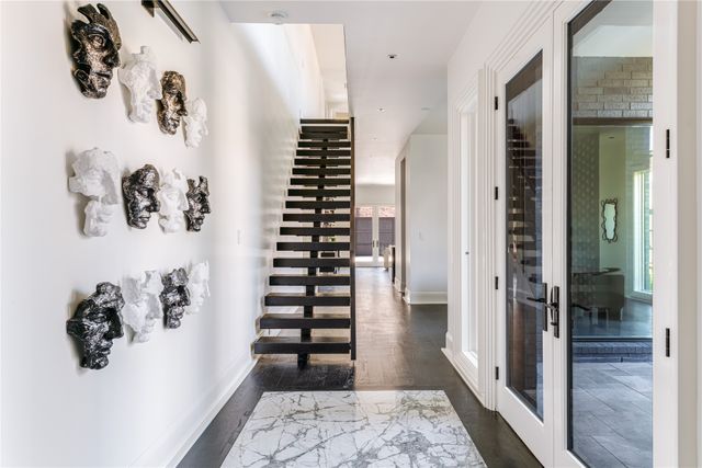 6404 Lakehurst Avenue, Dallas, TX 75230