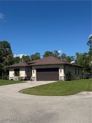 2735 12th AVE NE, Naples, FL 34120