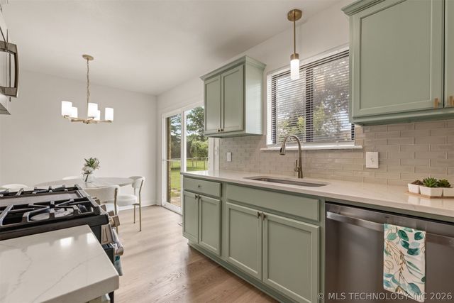 12152 E 21st Court, Tulsa, OK 74129