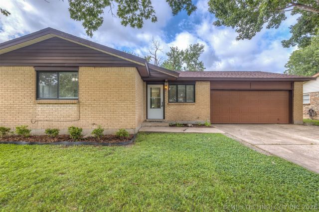 12152 E 21st Court, Tulsa, OK 74129