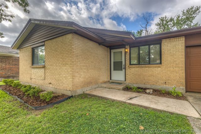 12152 E 21st Court, Tulsa, OK 74129