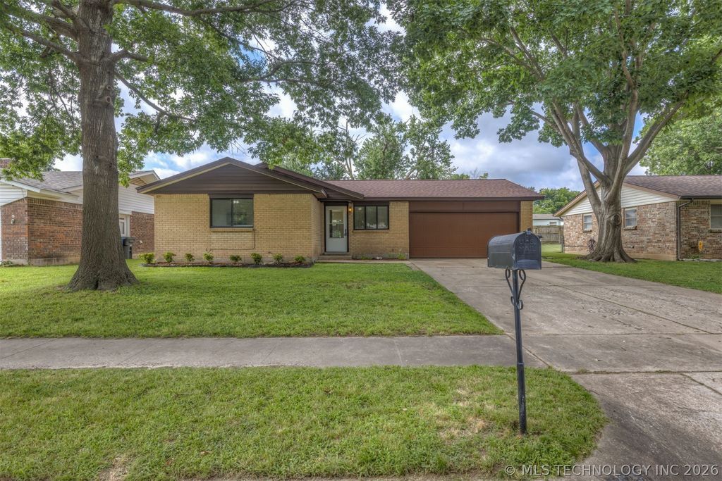 12152 E 21st Court, Tulsa, OK 74129