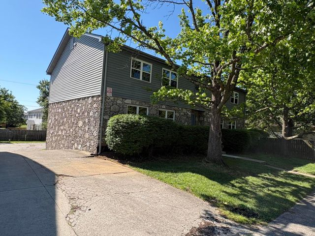 2828 Yellowstone Parkway, Lexington, KY 40517
