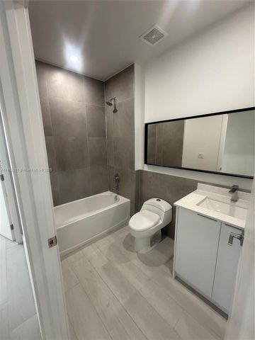 1091 E 17th St 203, Hialeah, FL 33010