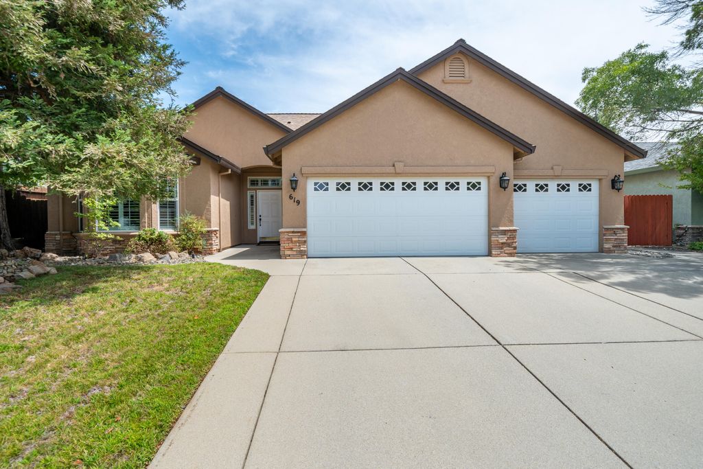619 Casa Buena Street, Redding, CA 96003