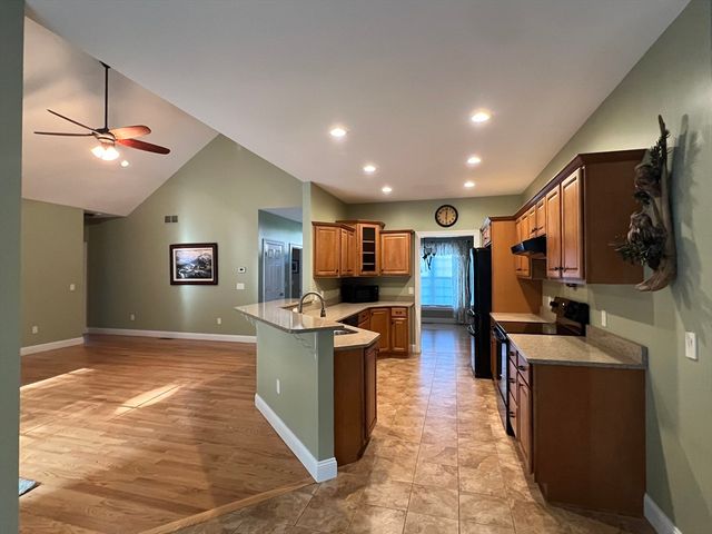 5 Red Bridge Ln, South Hadley, MA 01075