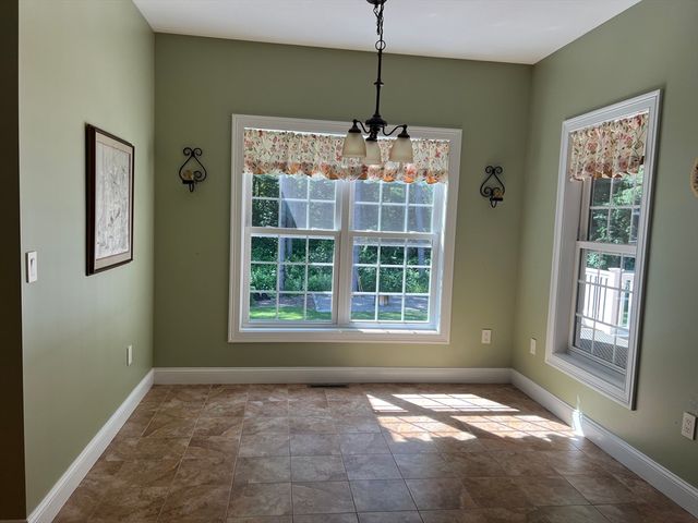 5 Red Bridge Ln, South Hadley, MA 01075