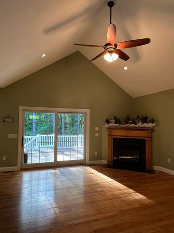 5 Red Bridge Ln, South Hadley, MA 01075