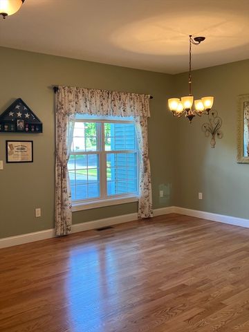 5 Red Bridge Ln, South Hadley, MA 01075