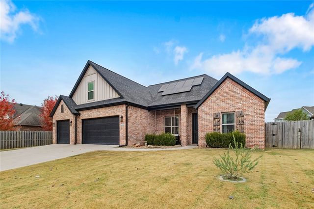 4222 E Troon Drive, Fayetteville, AR 72701