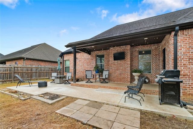 4222 E Troon Drive, Fayetteville, AR 72701