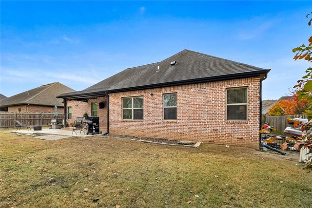 4222 E Troon Drive, Fayetteville, AR 72701