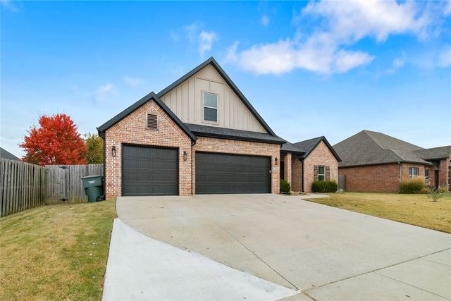 4222 E Troon Drive, Fayetteville, AR 72701