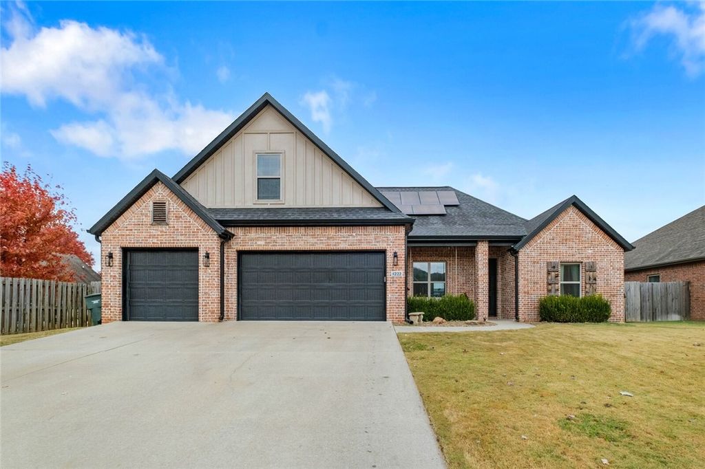 4222 E Troon Drive, Fayetteville, AR 72701