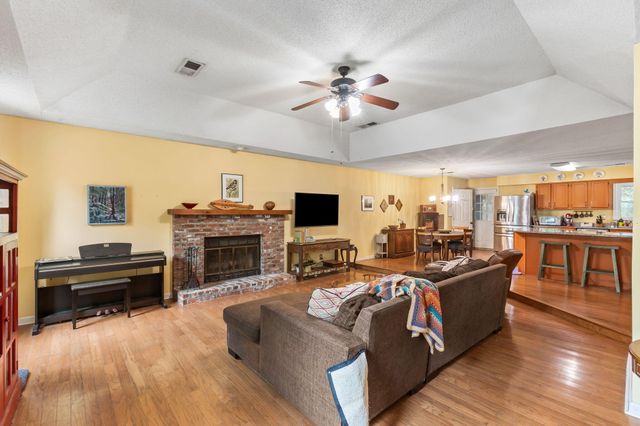 679 King Street, Mount Pleasant, SC 29464