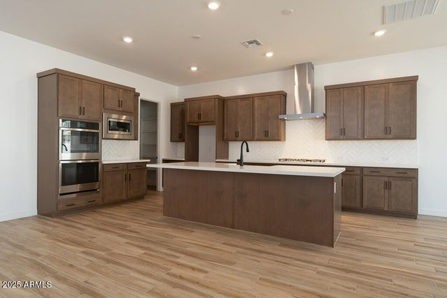 40165 N Alameda Drive, San Tan Valley, AZ 85140