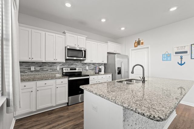 420 Sunforest Way, Conway, SC 29526