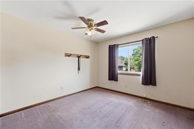 8399 Waukomis Drive, Kansas City, MO 64154