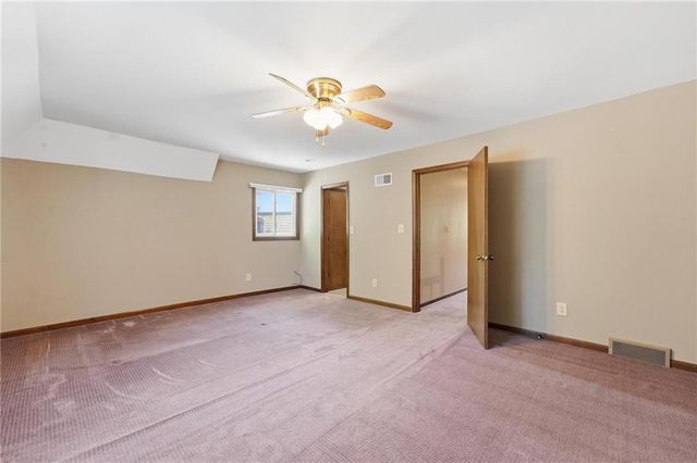 8399 Waukomis Drive, Kansas City, MO 64154