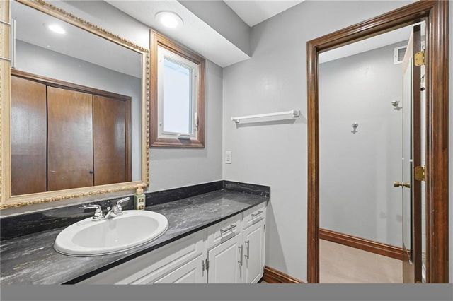 8399 Waukomis Drive, Kansas City, MO 64154