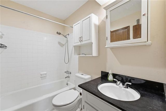 8399 Waukomis Drive, Kansas City, MO 64154