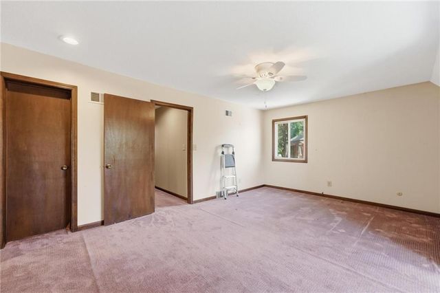 8399 Waukomis Drive, Kansas City, MO 64154
