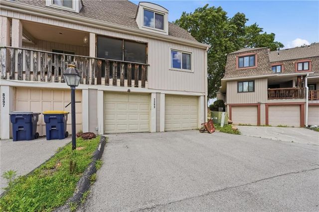8399 Waukomis Drive, Kansas City, MO 64154