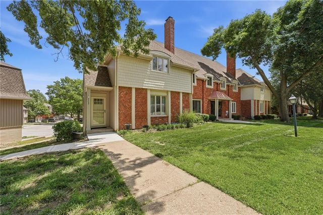 8399 Waukomis Drive, Kansas City, MO 64154