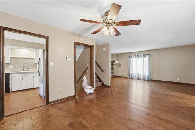 8399 Waukomis Drive, Kansas City, MO 64154