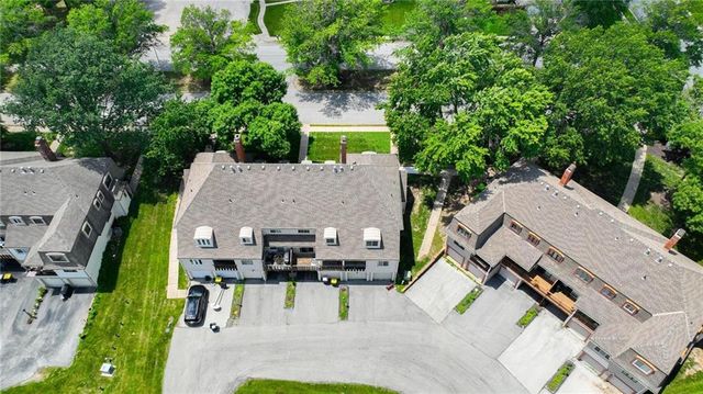 8399 Waukomis Drive, Kansas City, MO 64154