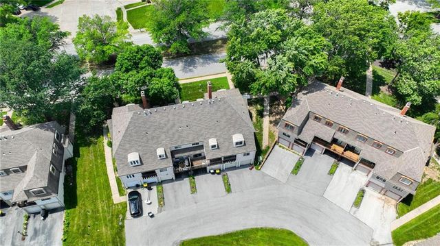 8399 Waukomis Drive, Kansas City, MO 64154
