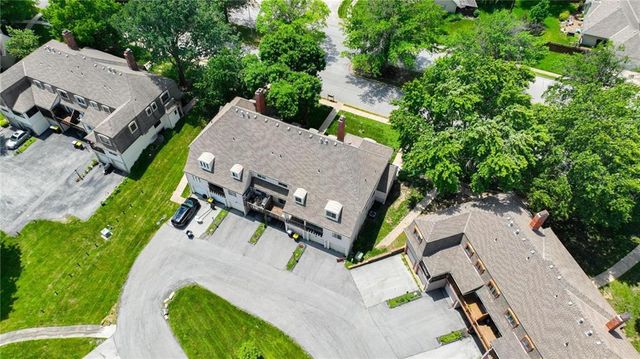 8399 Waukomis Drive, Kansas City, MO 64154