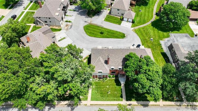 8399 Waukomis Drive, Kansas City, MO 64154