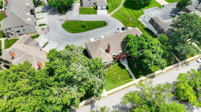 8399 Waukomis Drive, Kansas City, MO 64154