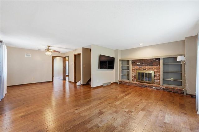 8399 Waukomis Drive, Kansas City, MO 64154