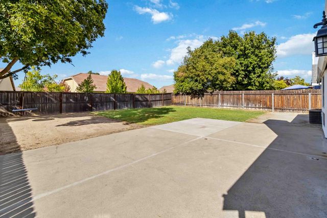 8585 Meandering Way, Antelope, CA 95843