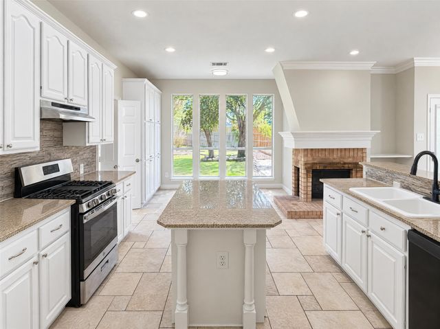 1017 Laurel Oak Drive, Flower Mound, TX 75028