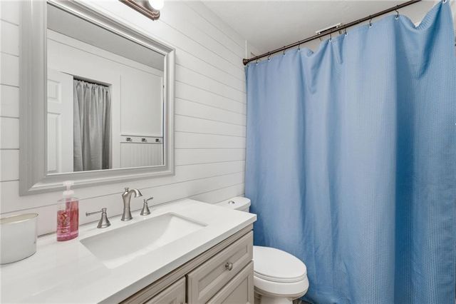 25225 S Windridge Road, Peculiar, MO 64078